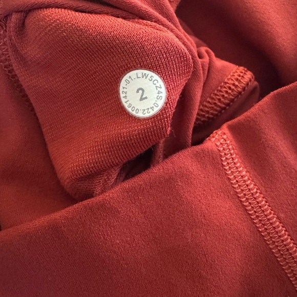 EUC-Lululemon align legging in 28in- Sz 2 in color Cayenne - Picture 5 of 5